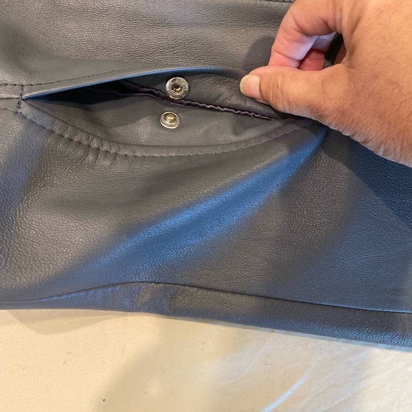 Well made 100% Leather trench coat. Lots of high end details. Size Small. - Picture 5 of 10